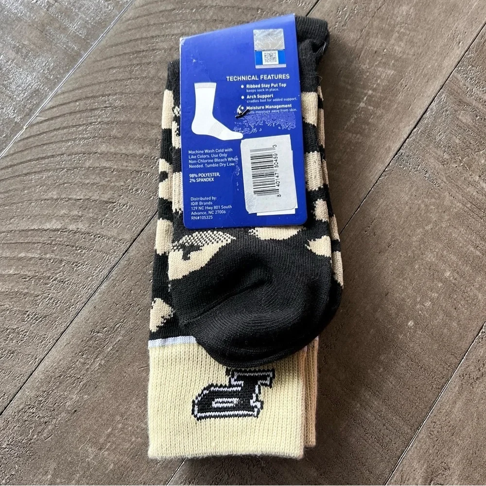 TCK Collegiate Crew Socks Cheetah Print with a P on them Size‎ Medium